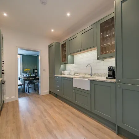 Premium Designer 4 Bedroom In Clifton - 3 Bathrooms & Cinema * Bristol