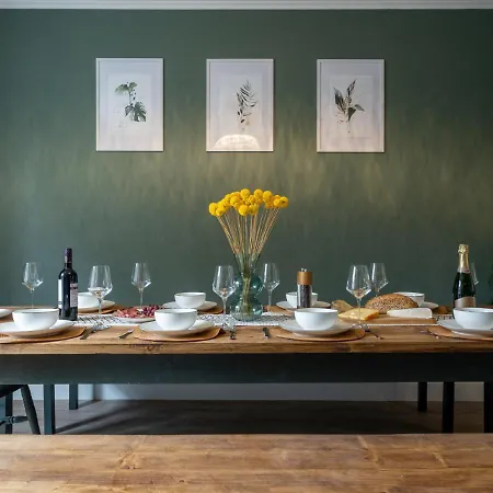 Premium Designer 4 Bedroom In Clifton - 3 Bathrooms & Cinema *