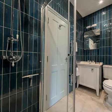 Premium Designer 4 Bedroom In Clifton - 3 Bathrooms & Cinema Dom wakacyjny