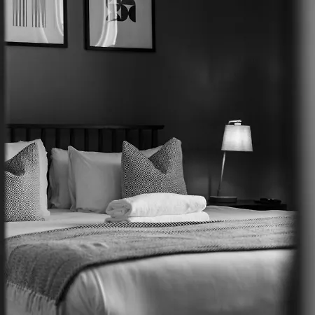 Premium Designer 4 Bedroom In Clifton - 3 Bathrooms & Cinema * Bristol