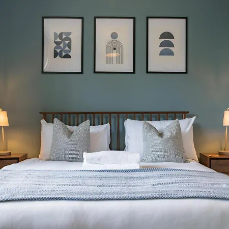 Premium Designer 4 Bedroom In Clifton - 3 Bathrooms & Cinema Bristol