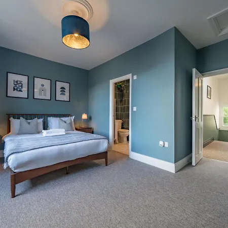 Premium Designer 4 Bedroom In Clifton - 3 Bathrooms & Cinema Bristol