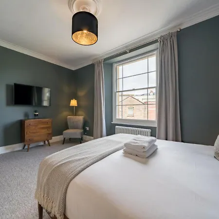 Premium Designer 4 Bedroom In Clifton - 3 Bathrooms & Cinema Dom wakacyjny *