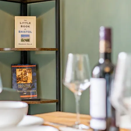 Dom wakacyjny Premium Designer 4 Bedroom In Clifton - 3 Bathrooms & Cinema *