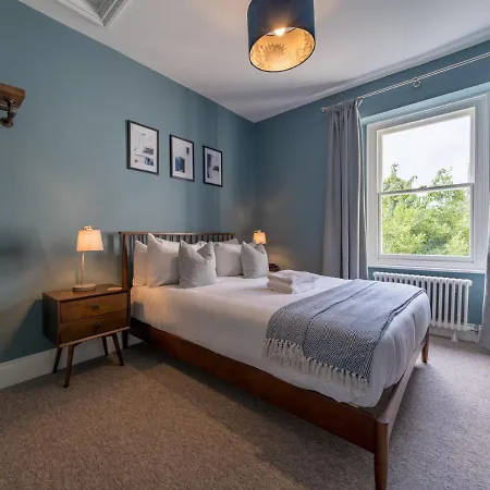 Premium Designer 4 Bedroom In Clifton - 3 Bathrooms & Cinema Dom wakacyjny *