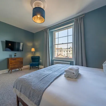 Premium Designer 4 Bedroom In Clifton - 3 Bathrooms & Cinema * Bristol