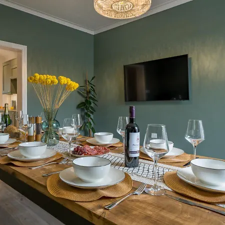 Holiday home Clifton Town House With Cinema Perfect For Groups, Families, Friends Hens & Stags! *