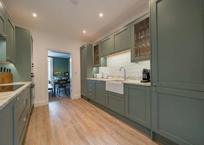 Premium Designer 4 Bedroom In Clifton - 3 Bathrooms & Cinema * Bristol