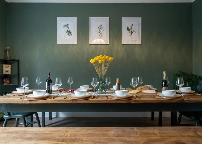 Premium Designer 4 Bedroom In Clifton - 3 Bathrooms & Cinema *