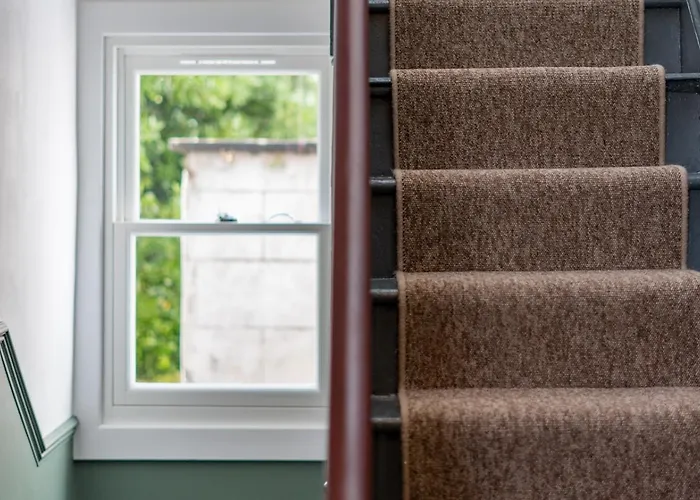 Premium Designer 4 Bedroom In Clifton - 3 Bathrooms & Cinema * Bristol