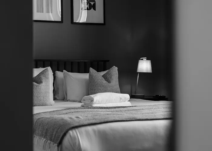 Premium Designer 4 Bedroom In Clifton - 3 Bathrooms & Cinema * Бристоль