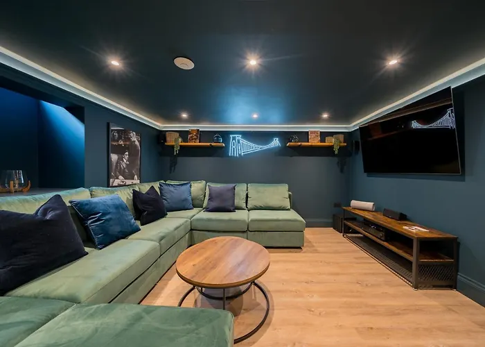 Premium Designer 4 Bedroom In Clifton - 3 Bathrooms & Cinema *