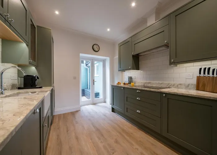 Premium Designer 4 Bedroom In Clifton - 3 Bathrooms & Cinema Holiday home