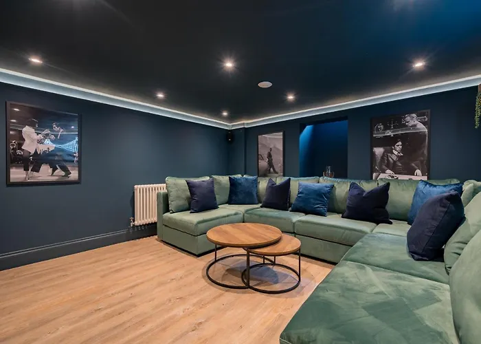 Premium Designer 4 Bedroom In Clifton - 3 Bathrooms & Cinema *