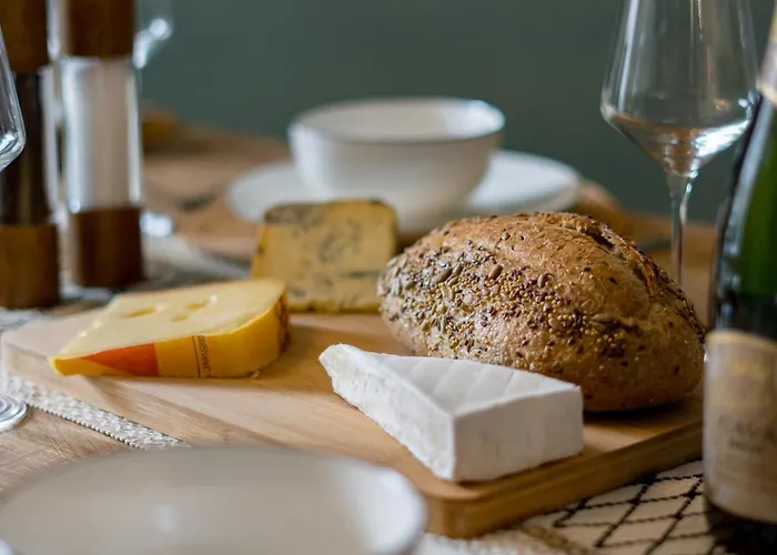 Будинок відпочинку Premium Designer 4 Bedroom In Clifton - 3 Bathrooms & Cinema Бристоль