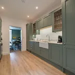 Premium Designer 4 Bedroom In Clifton - 3 Bathrooms & Cinema * Bristol