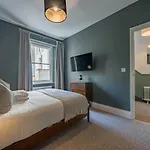 Premium Designer 4 Bedroom In Clifton - 3 Bathrooms & Cinema *