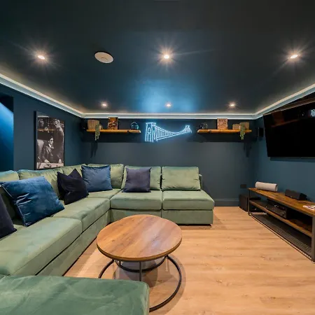 Premium Designer 4 Bedroom In Clifton - 3 Bathrooms & Cinema *