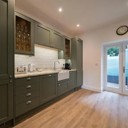 Premium Designer 4 Bedroom In Clifton - 3 Bathrooms & Cinema Дом отдыха Бристоль