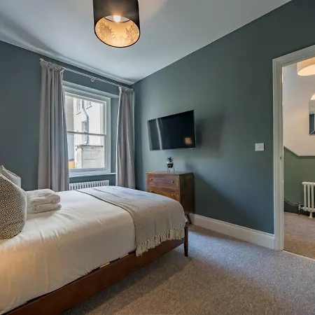 Premium Designer 4 Bedroom In Clifton - 3 Bathrooms & Cinema *