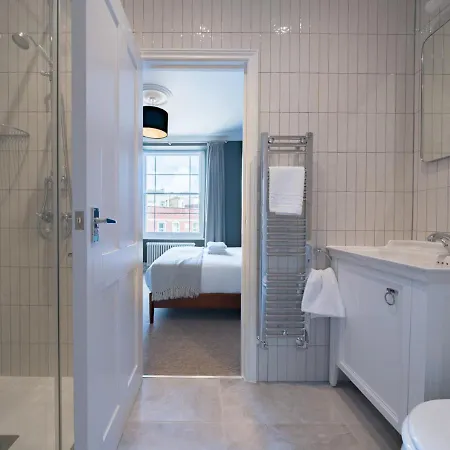 Дом отдыха Premium Designer 4 Bedroom In Clifton - 3 Bathrooms & Cinema Бристоль