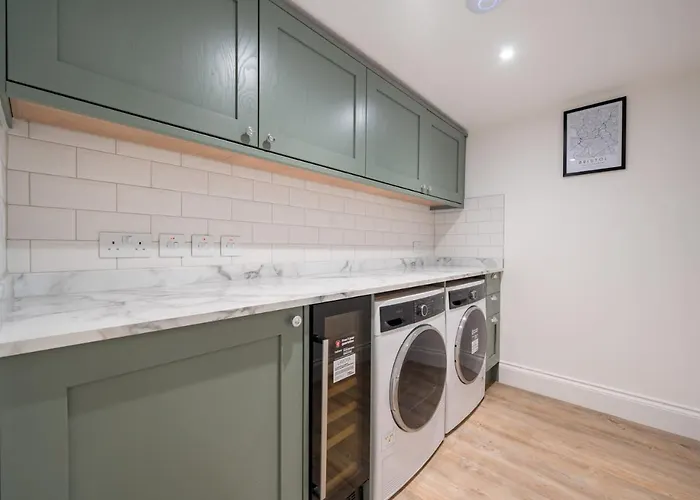 Premium Designer 4 Bedroom In Clifton - 3 Bathrooms & Cinema Feriehus