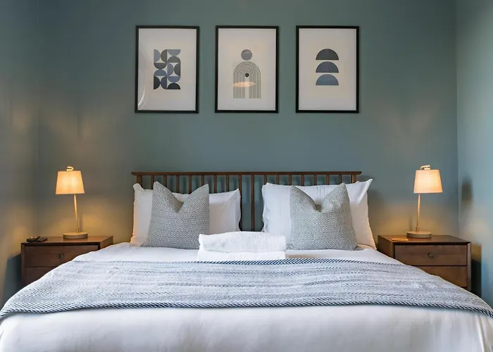 Premium Designer 4 Bedroom In Clifton - 3 Bathrooms & Cinema Bristol