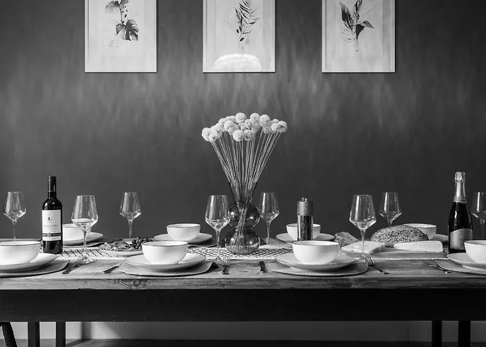 Premium Designer 4 Bedroom In Clifton - 3 Bathrooms & Cinema *