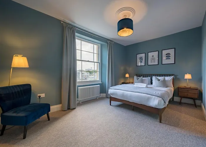 Premium Designer 4 Bedroom In Clifton - 3 Bathrooms & Cinema * Bristol