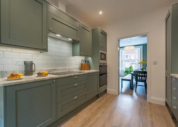 Premium Designer 4 Bedroom In Clifton - 3 Bathrooms & Cinema *