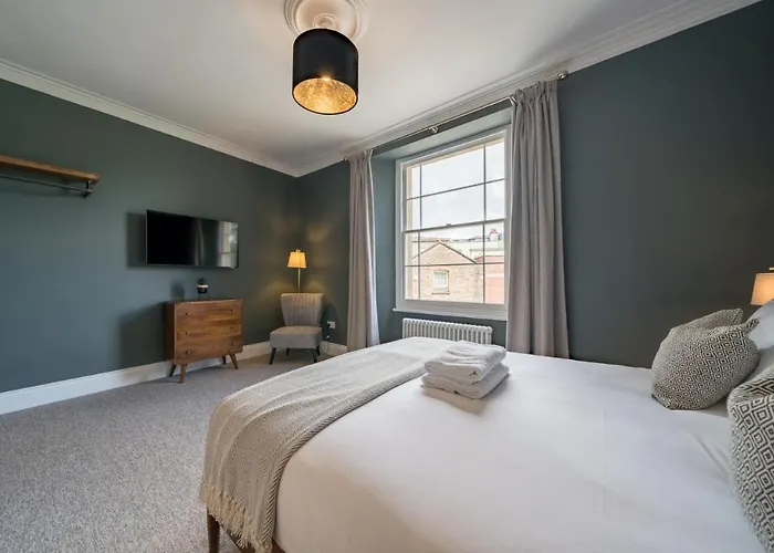 Premium Designer 4 Bedroom In Clifton - 3 Bathrooms & Cinema Feriehus *