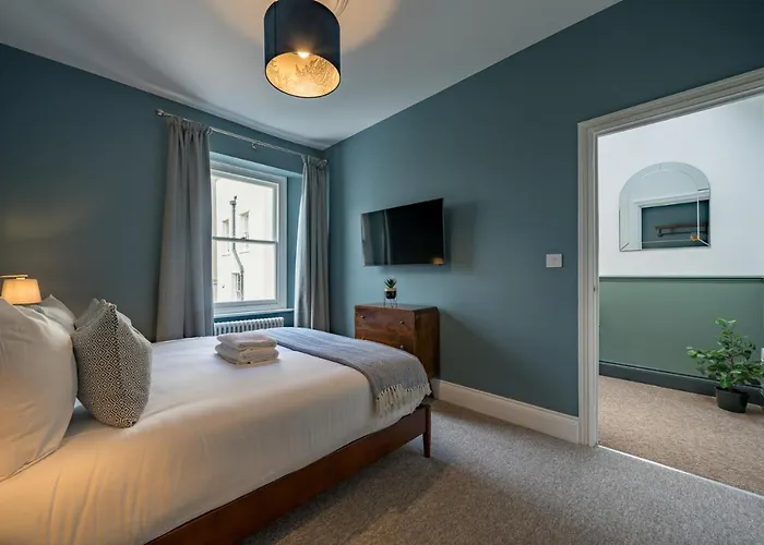 Premium Designer 4 Bedroom In Clifton - 3 Bathrooms & Cinema Feriehus