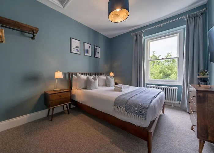 Premium Designer 4 Bedroom In Clifton - 3 Bathrooms & Cinema Feriehus *