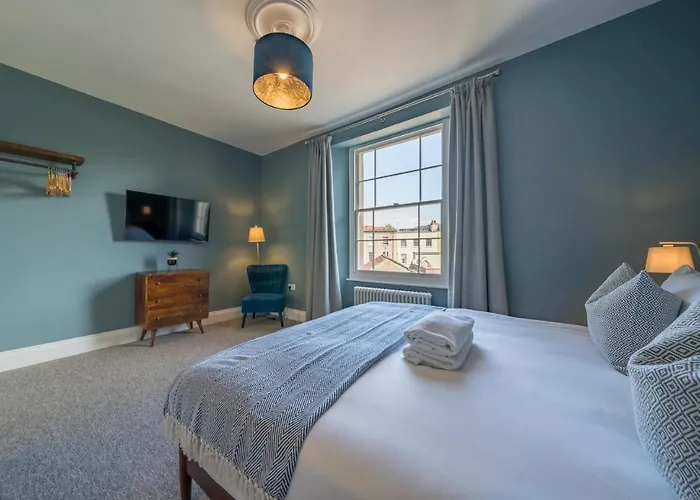 Premium Designer 4 Bedroom In Clifton - 3 Bathrooms & Cinema * Bristol